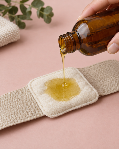 Pouring castor oil onto the Froliko™ wrap